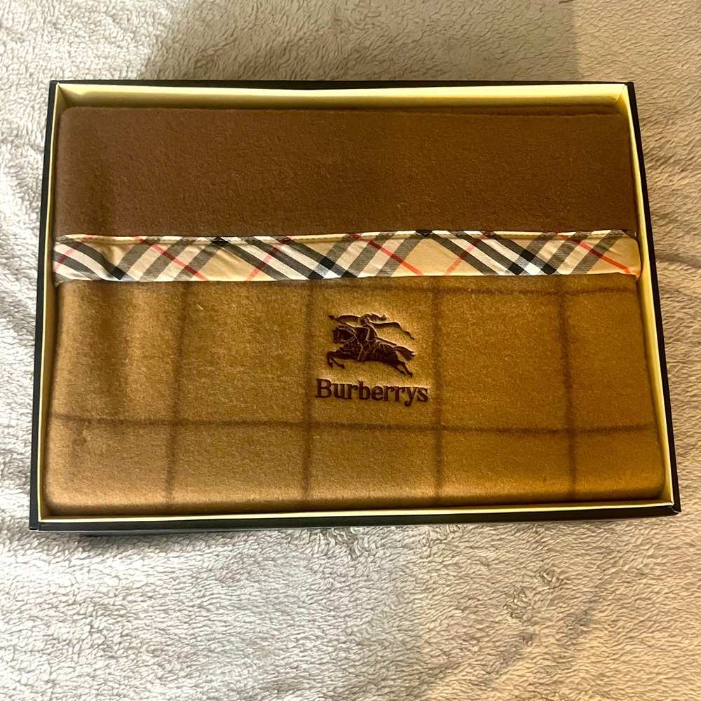 Burberry 100% wool blanket